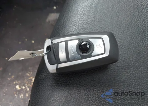 2013 BMW 528I xDrive z USA, uszkodzony, nr VIN WBAXH5C58DD112777